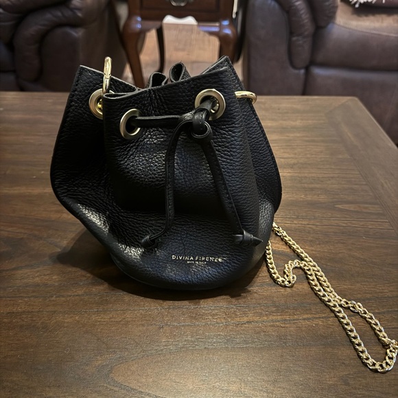 Divina Firenze Italian Black Leather Bucket style Cross body Bucket Bag - Picture 1 of 4